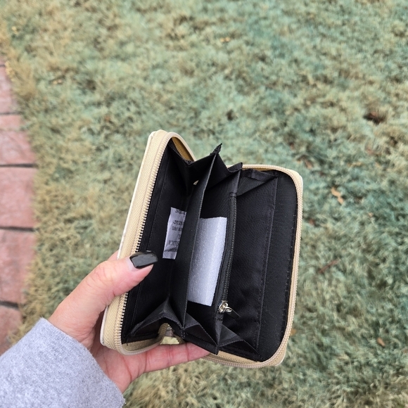 Cream TravelWristlet - Picture 6 of 10